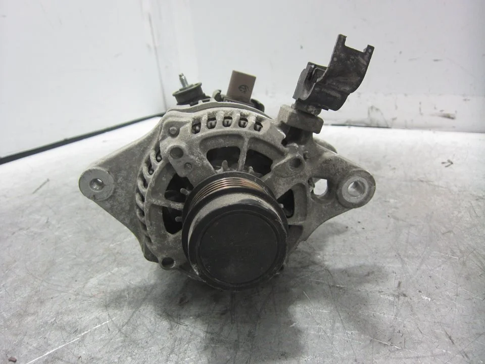 Foto de ALTERNADOR TOYOTA AVENSIS CROSS SPORT (T27) 1.8 16V CAT (147 CV / 108 KW) referencia 270600T360