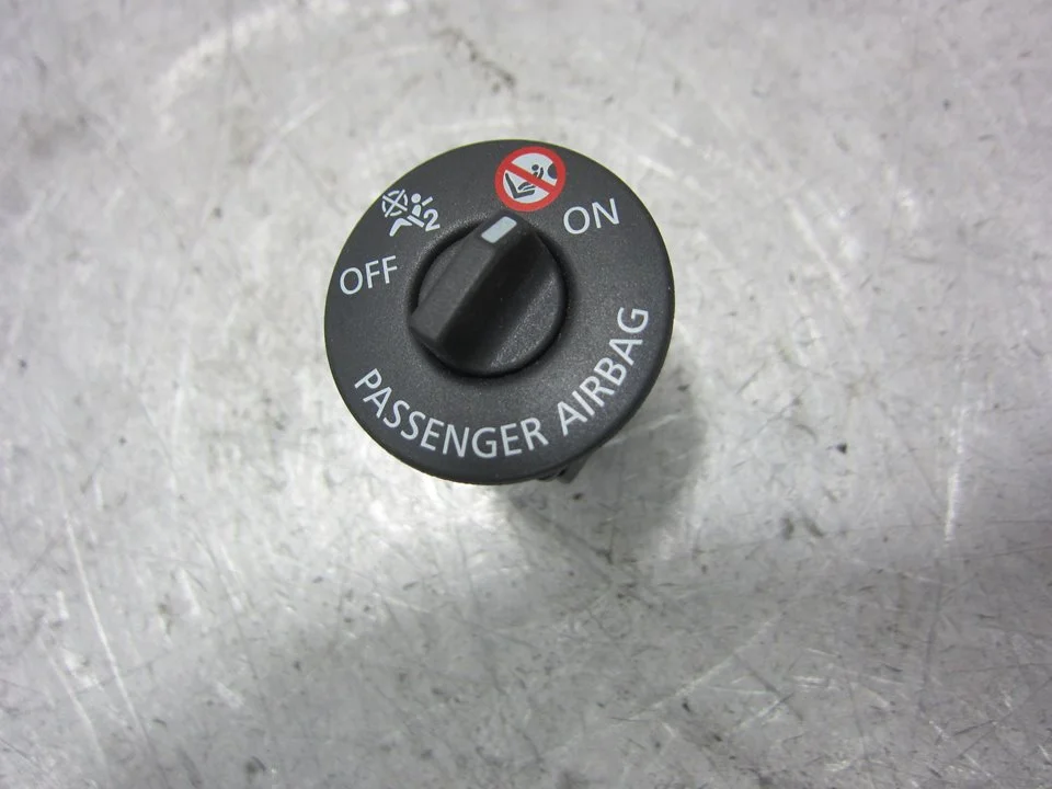 Foto de INTERRUPTOR RENAULT CLIO IV GRANDTOUR 0.9 Energy (90 CV / 66 KW) referencia 681995290R