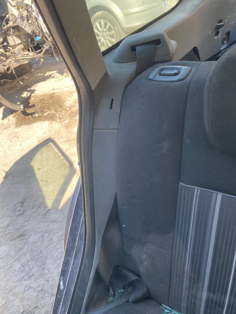 Foto de CINTURON SEGURIDAD TRASERO DERECHO FORD FOCUS SPORTBREAK (CB4)