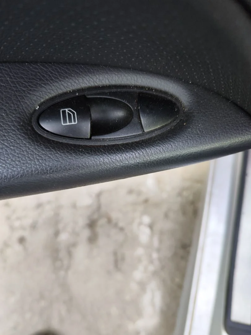 Foto de MANDO ELEVALUNAS TRASERO IZQUIERDO MERCEDES-BENZ CLASE E (BM 211) BERLINA 3.0 CDI CAT (190 CV / 140 KW)