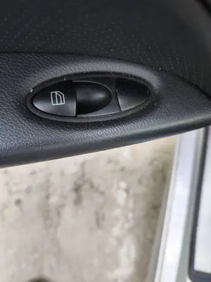 Foto de MANDO ELEVALUNAS TRASERO IZQUIERDO MERCEDES-BENZ CLASE E (BM 211) BERLINA 3.0 CDI CAT (190 CV / 140 KW)