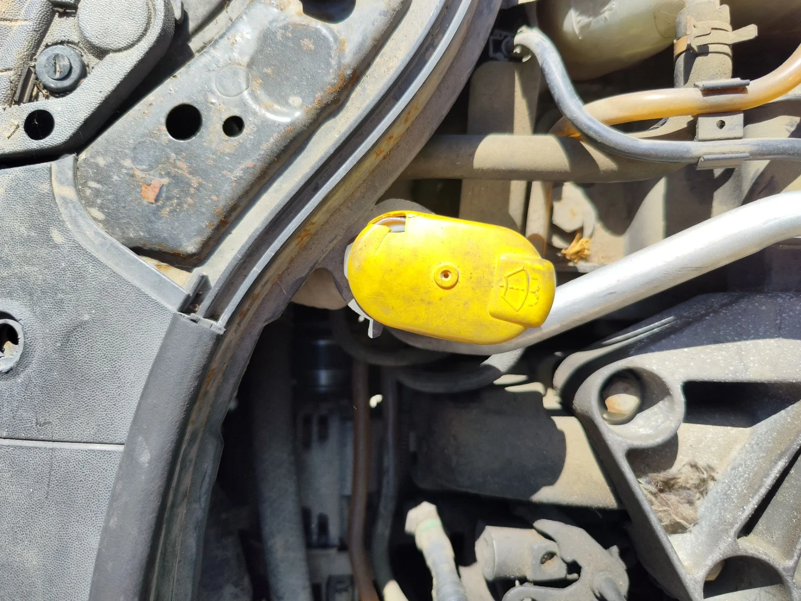 Foto de DEPOSITO LIMPIA RENAULT MEGANE II BERLINA 5P 1.5 dCi Diesel (101 CV / 74 KW)