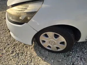 Foto de PASO RUEDA DELANTERO IZQUIERDO RENAULT CLIO IV 1.2 16V (73 CV / 54 KW) referencia 638438441R