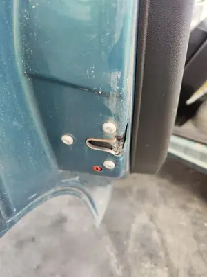 Foto de CERRADURA PUERTA TRASERA IZQUIERDA OPEL CORSA C 1.4 16V (90 CV / 66 KW) referencia 13154794