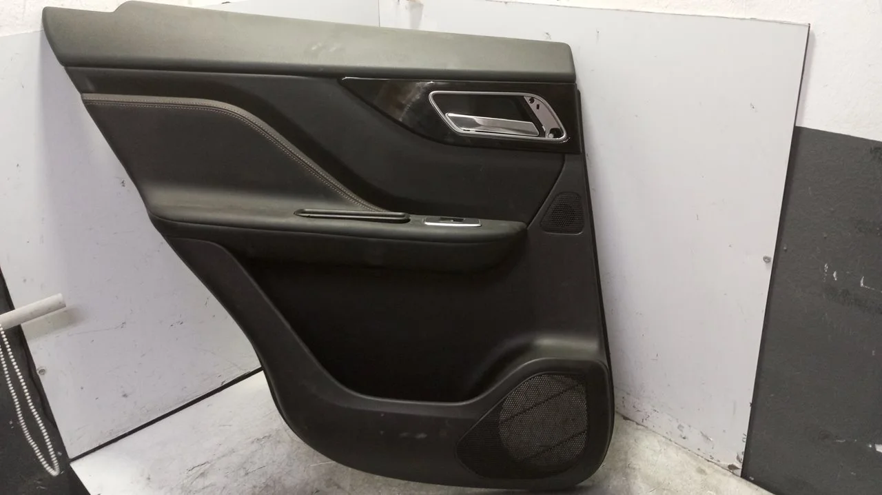 Foto de GUARNECIDO PUERTA TRASERA IZQUIERDA JAGUAR F-PACE 3.0 V6 Diesel CAT (301 CV / 221 KW) referencia HK8320987AC
