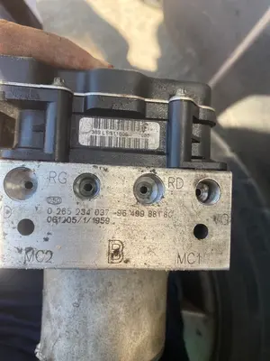 Foto de ABS CITROEN C4 BERLINA referencia 9649988180 foto 3