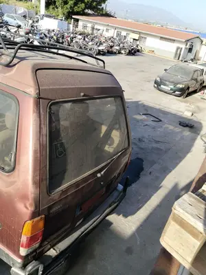 Foto de PORTON TRASERO NISSAN VANETTE (C220) 2.0 Diesel (67 CV / 49 KW) foto 3