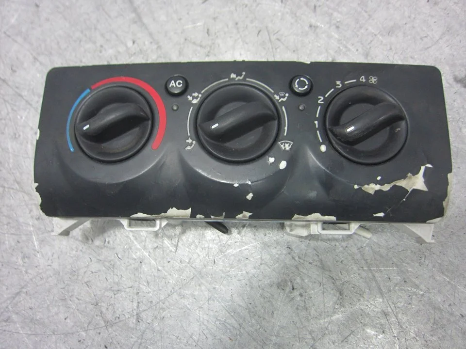 Foto de MANDO CALEFACCION / AIRE ACONDICIONADO RENAULT CLIO II FASE II (B/CB0) 1.5 dCi Diesel (82 CV / 60 KW) referencia 8200147180