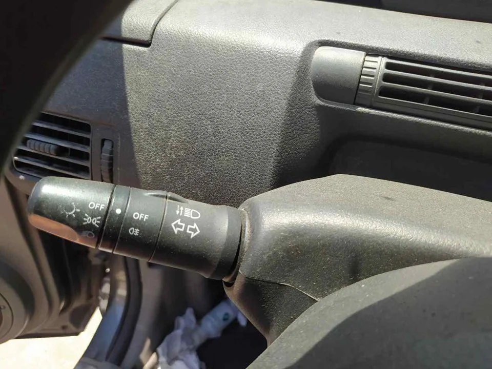 Foto de MANDO LUCES NISSAN X-TRAIL (T30) 2.2 16V Turbodiesel CAT (114 CV / 84 KW) referencia 255408H700