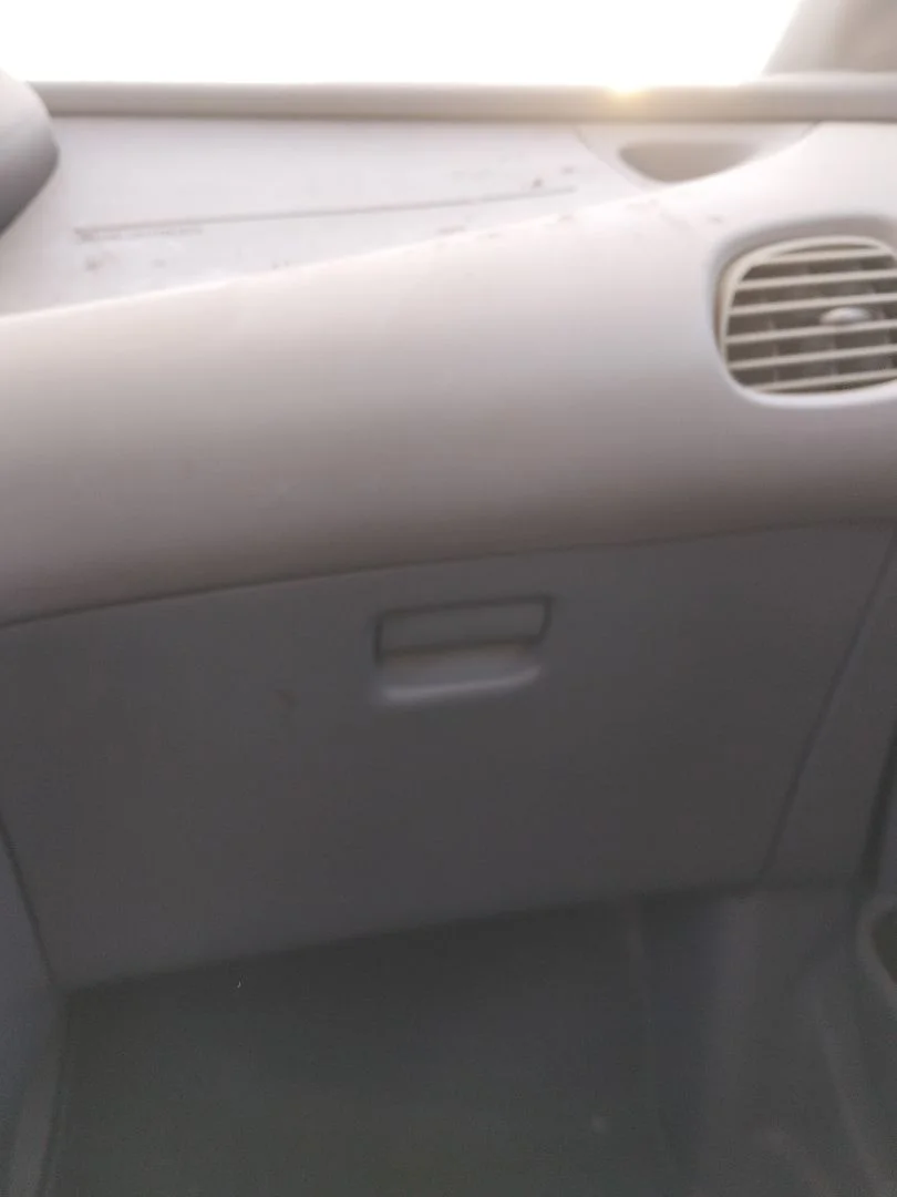 Foto de GUANTERA NISSAN ALMERA TINO (V10M) 1.8 16V CAT (114 CV / 84 KW)
