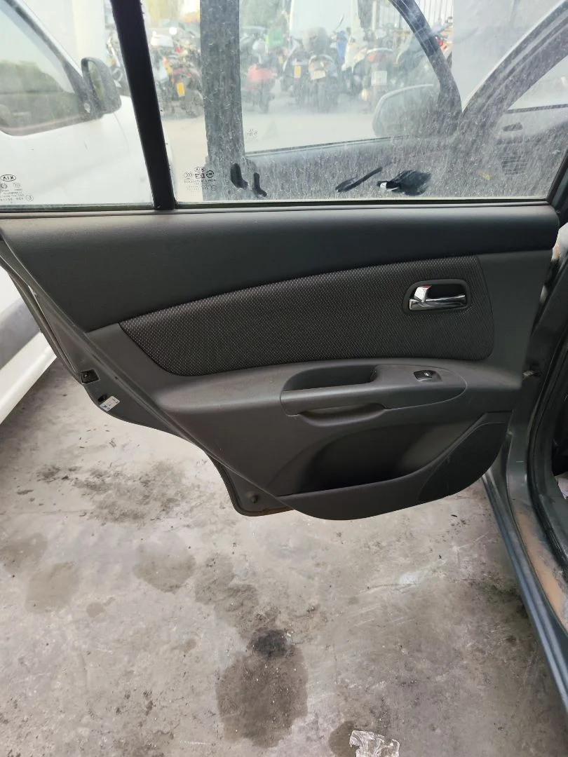 Foto de GUARNECIDO PUERTA TRASERA IZQUIERDA KIA RIO (JB) 1.5 CRDi (110 CV / 81 KW) referencia 833011G1207F