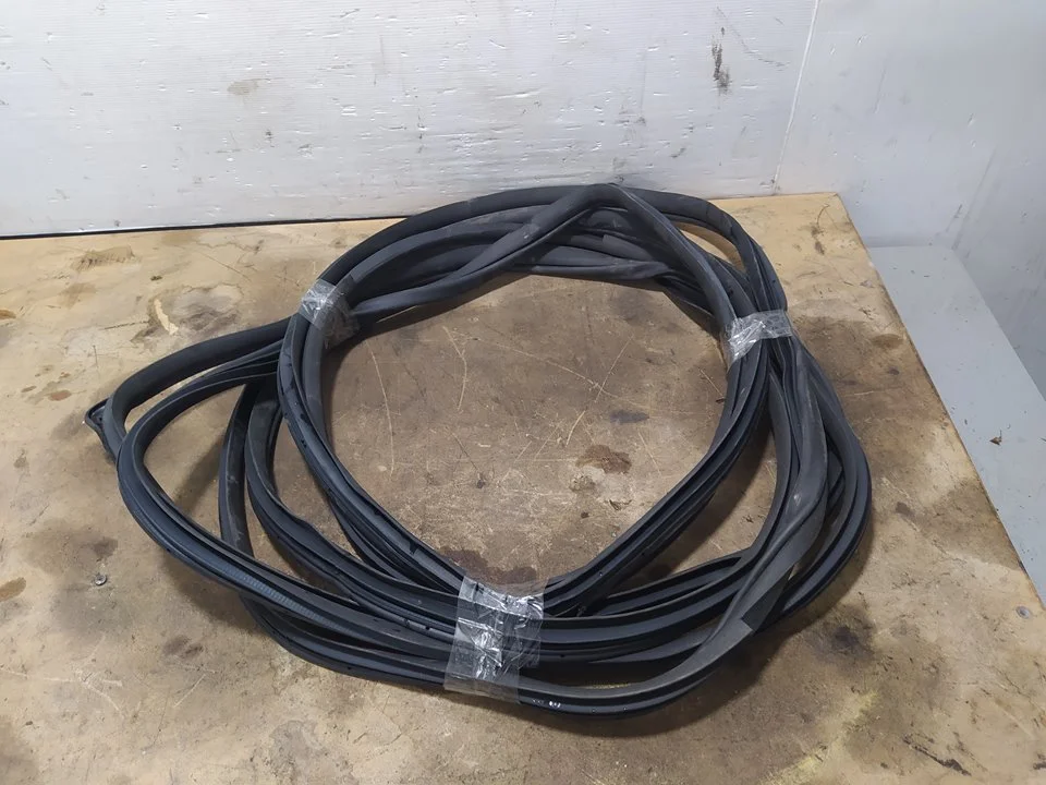 Foto de GOMAS CONTORNO PUERTA SSANGYONG KORANDO 1.6 Turbodiesel CAT (136 CV / 100 KW)