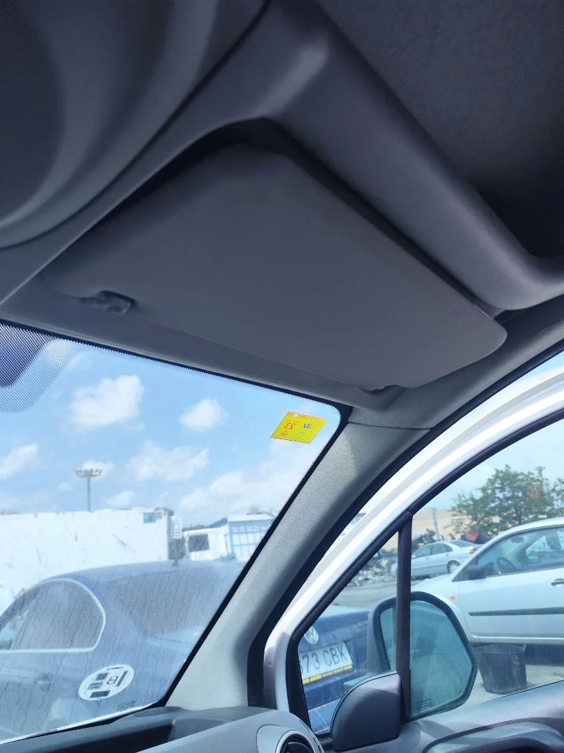 Foto de PARASOL DERECHO CITROEN BERLINGO FURGÓN 1.6 16V HDi FAP (90 CV / 66 KW)
