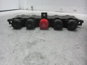 Foto de MANDO MULTIFUNCION AUDI TT COUPE/ROADSTER (8N3/8N9) 1.8 20V Turbo (180 CV / 132 KW) referencia 8N0941567