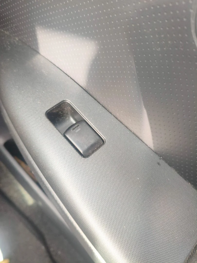 Foto de MANDO ELEVALUNAS DELANTERO DERECHO NISSAN NOTE (E11E) 1.4 CAT (88 CV / 65 KW)