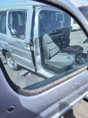 Foto de LUNA DELANTERA DERECHA CITROEN BERLINGO 1.9 Diesel (69 CV / 51 KW) referencia 9806252780 foto 3