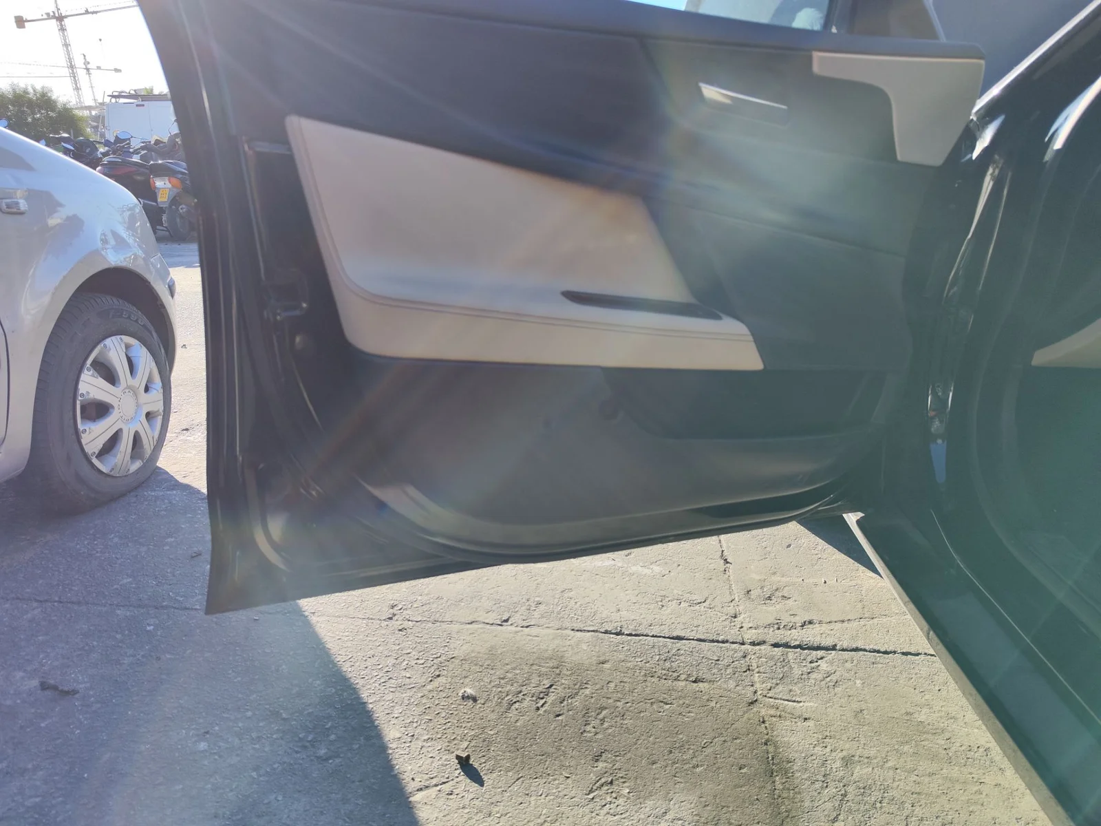 Foto de GUARNECIDO PUERTA DELANTERA IZQUIERDA JAGUAR XE 2.0 Turbo CAT (200 CV / 147 KW) referencia 8X235423713