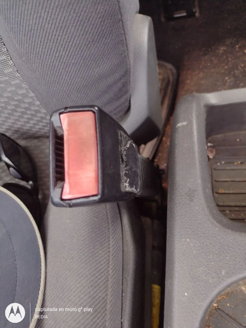 Foto de ENGANCHE CINTURON DELANTERO DERECHO FORD FOCUS SPORTBREAK (CAP) 1.6 16V CAT (101 CV / 74 KW)