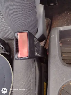 Foto de ENGANCHE CINTURON DELANTERO DERECHO FORD FOCUS SPORTBREAK (CAP) 1.6 16V CAT (101 CV / 74 KW)