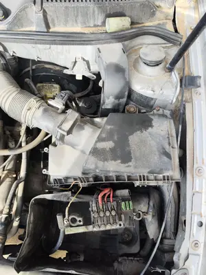 Foto de CAJA FILTRO AIRE SEAT LEON (1M1) 1.6  (101 CV / 74 KW) referencia 036129611AM