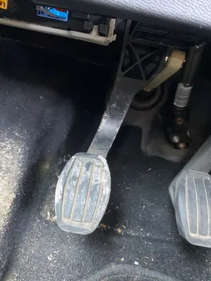 Foto de PEDAL EMBRAGUE PEUGEOT 208 (P2) 1.2 PureTech (74 CV / 55 KW)
