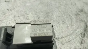 Foto de MANDO ELEVALUNAS TRASERO IZQUIERDO AUDI A6 BERLINA (4B2) 2.5 V6 24V TDI (150 CV / 110 KW) referencia 4B0959855 foto 2