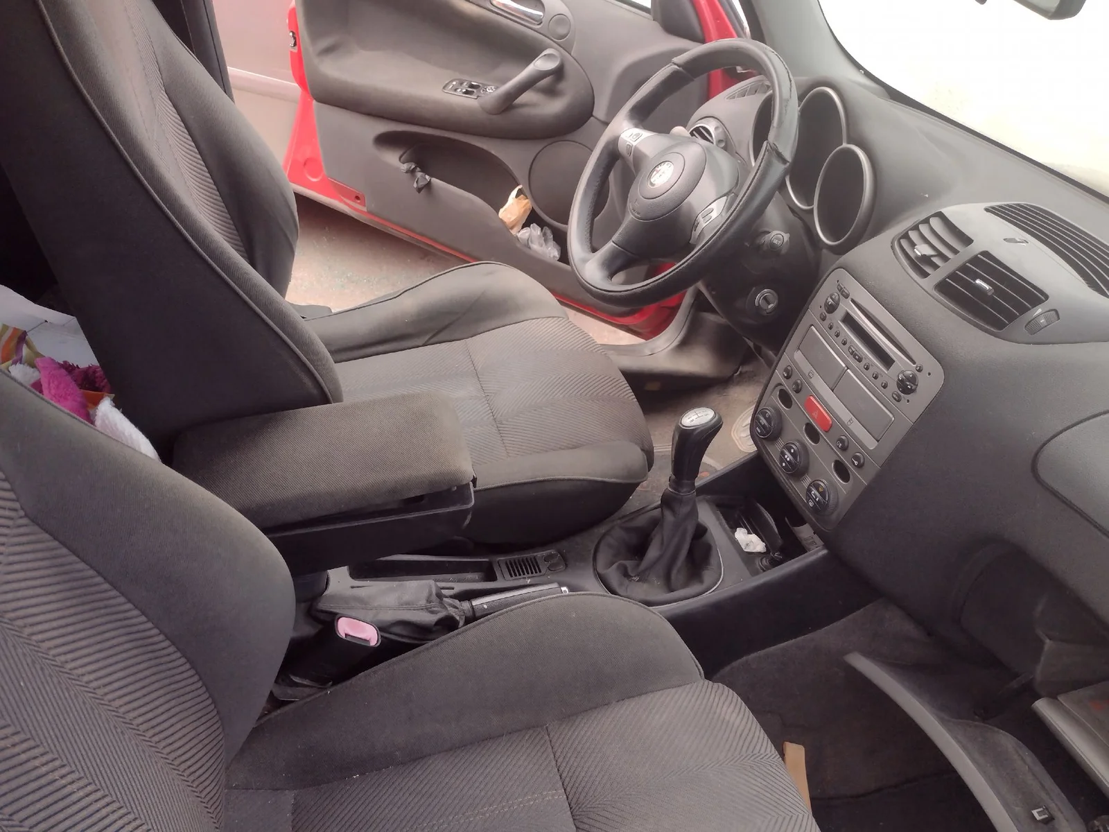 Foto de ENGANCHE CINTURON DELANTERO DERECHO ALFA ROMEO 147 (190) 1.6 16V CAT (105 CV / 77 KW)