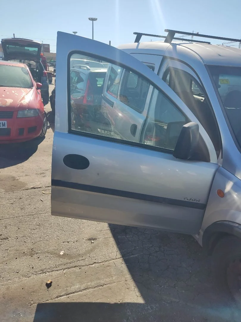 Foto de PUERTA DELANTERA DERECHA OPEL COMBO (CORSA C) 1.7 16V DI CAT (Y 17 DTL / LK8) (65 CV / 48 KW)
