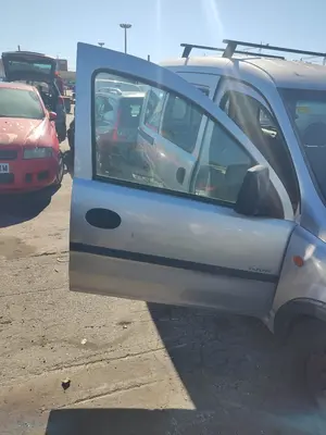 Foto de PUERTA DELANTERA DERECHA OPEL COMBO (CORSA C) 1.7 16V DI CAT (Y 17 DTL / LK8) (65 CV / 48 KW)