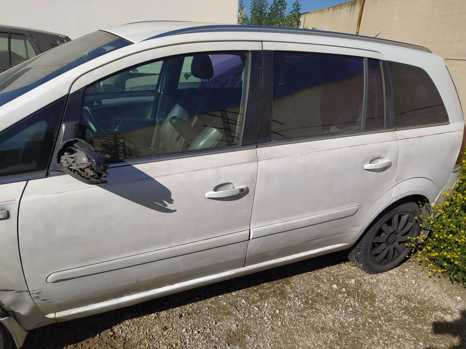 Foto de PUERTA DELANTERA IZQUIERDA OPEL ZAFIRA B 1.9 CDTI (120 CV / 88 KW) referencia 13203013