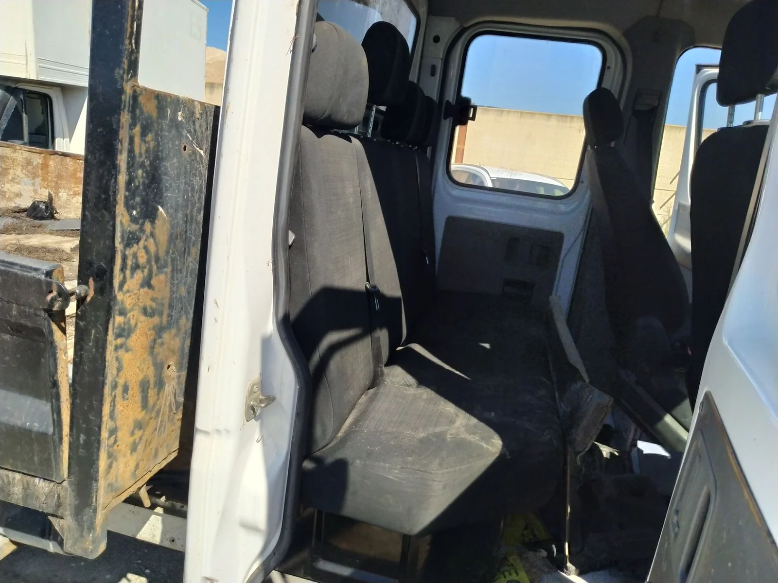Foto de ASIENTOS TRASERO IZQUIERDO MERCEDES-BENZ SPRINTER II CAMIÓN DOKA 2.1 CDI CAT (129 CV / 95 KW)