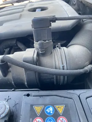 Foto de CAUDALIMETRO VOLKSWAGEN PASSAT BERLINA (3C2) 2.0 TDI (140 CV / 103 KW) referencia 074906461B