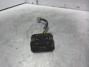 Foto de REGULADOR DE CORRIENTE HONDA FES /SH /SES /DYLAN /PS 125 referencia 434400500 foto 4