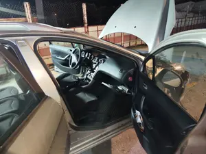 Foto de GOMAS CONTORNO PUERTA PEUGEOT 308 SW 1.6 HDi FAP CAT (9HZ / DV6TED4) (109 CV / 80 KW) referencia 9678042080