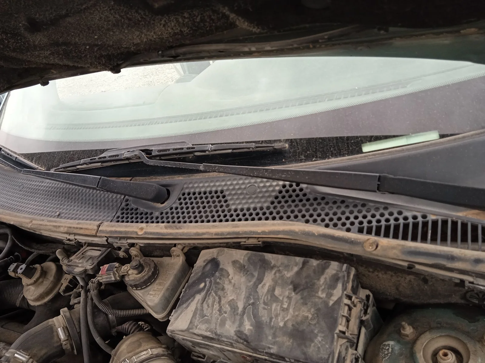 Foto de BRAZO LIMPIA DELANTERO IZQUIERDO FORD FOCUS FAMILIAR (CAK) 1.8 TDDI Turbodiesel CAT (90 CV / 66 KW)