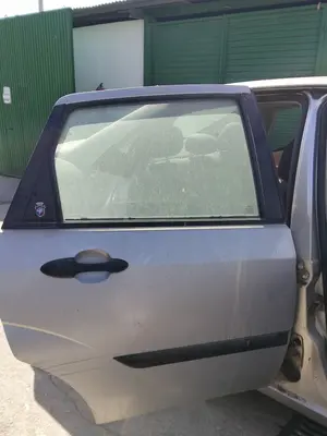 Foto de PUERTA TRASERA DERECHA FORD FOCUS BERLINA (CAK) 1.6 16V CAT (101 CV / 74 KW) referencia 1430137