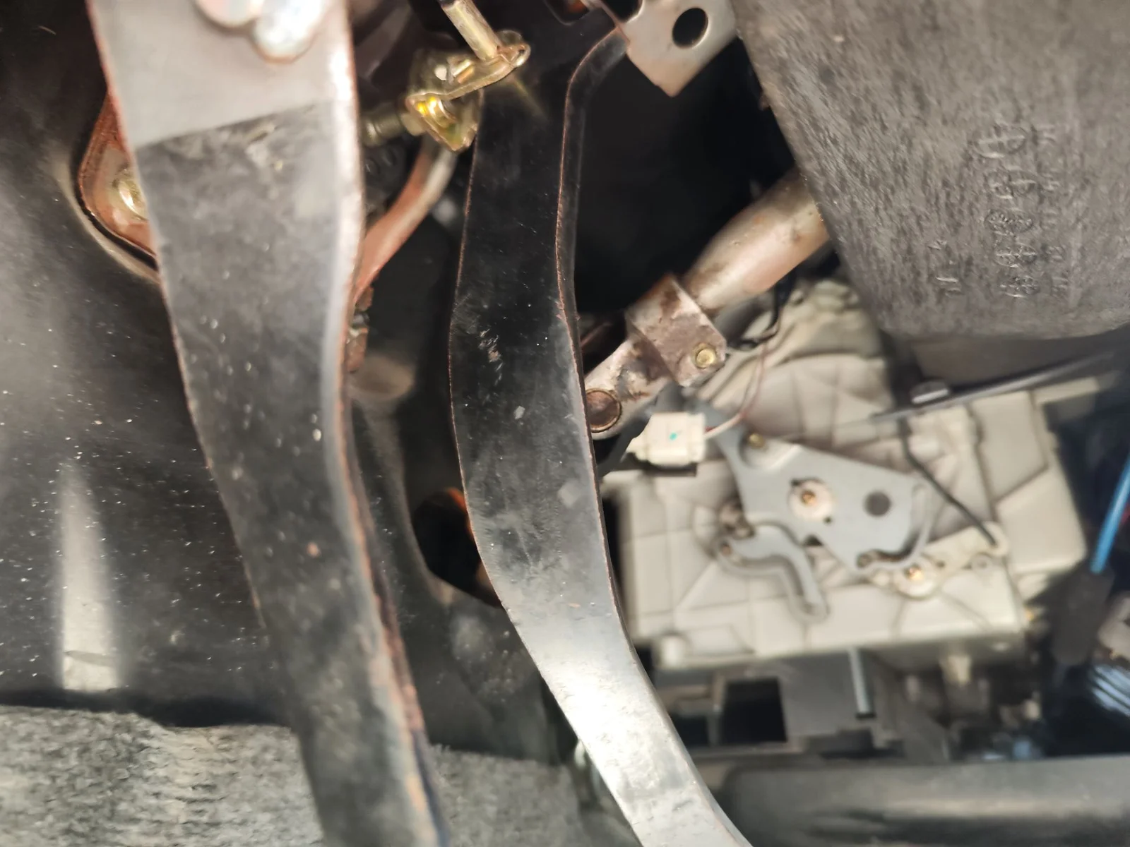 Foto de BOMBIN EMBRAGUE TOYOTA COROLLA (E11) 2.0 Turbodiesel CAT (90 CV / 66 KW)