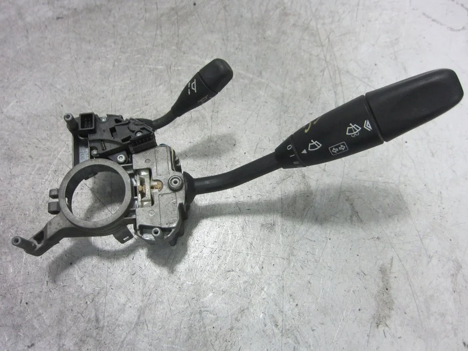 Foto de MANDO MULTIFUNCION MERCEDES-BENZ CLK (BM 209) CABRIO 3.2 V6 18V CAT (218 CV / 160 KW) referencia 281924