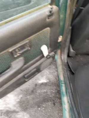 Foto de ELEVALUNAS TRASERO IZQUIERDO PEUGEOT 106 (S2) 1.1  (60 CV / 44 KW)