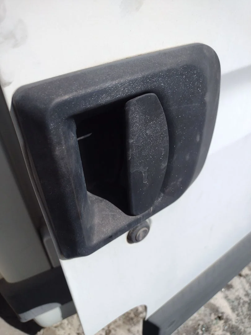 Foto de MANETA EXTERIOR DELANTERA DERECHA IVECO DAILY FURGÓN 2.3 Diesel (97 CV / 71 KW)
