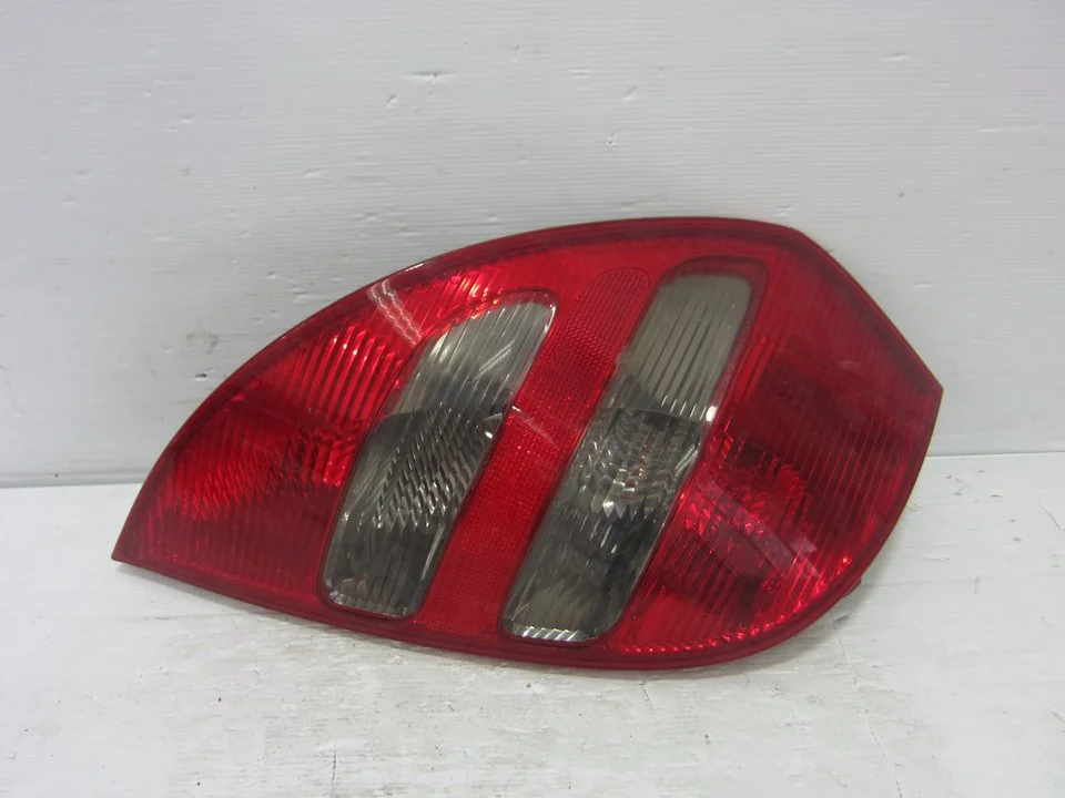 Foto de PILOTO TRASERO IZQUIERDO MERCEDES-BENZ CLASE A (BM 169) 2.0 CDI CAT (82 CV / 60 KW) referencia A1698200964