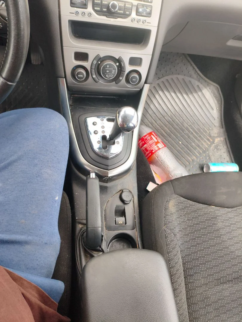 Foto de CONSOLA CENTRAL PEUGEOT 308 SW 2.0 16V HDi FAP CAT (RHR / DW10BTED4) (136 CV / 100 KW)