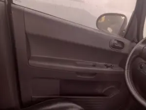 Foto de CERRADURA PUERTA DELANTERA IZQUIERDA MITSUBISHI COLT CZ3 BERL. 5 (Z30A) 1.5 DI-D CAT (95 CV / 70 KW) referencia 5715A135