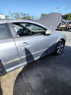 Foto de PUERTA DELANTERA DERECHA OPEL ASTRA H GTC 1.7 16V CDTI (101 CV / 74 KW) foto 2