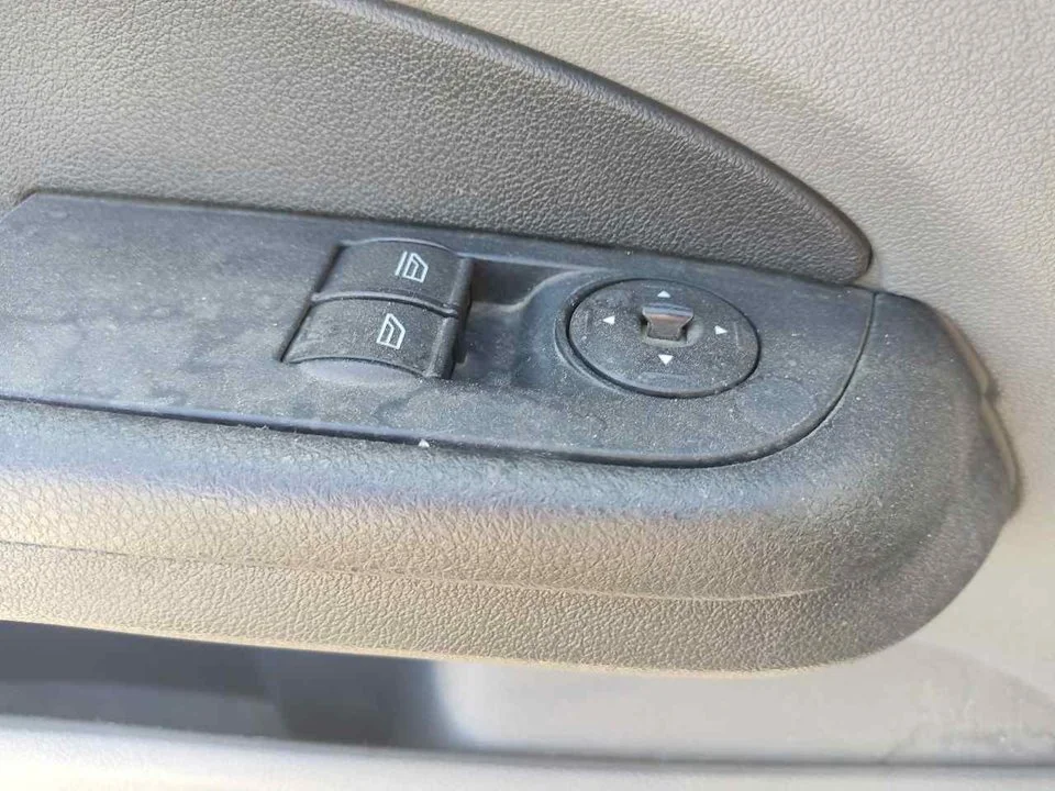Foto de MANDO ELEVALUNAS DELANTERO IZQUIERDO FORD FOCUS II '0 II (1.6 (90 CV / 66 KW) diesel) referencia 7M5T14529BA