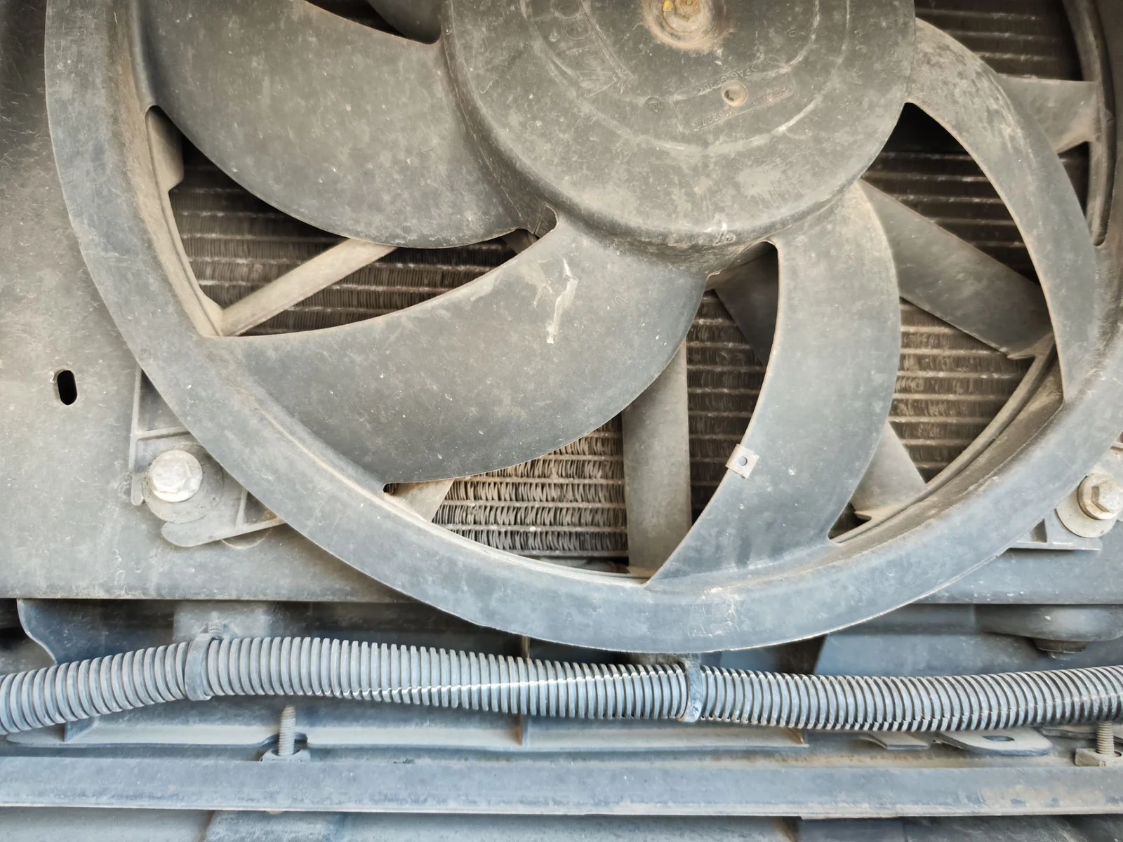 Foto de ELECTROVENTILADOR RADIADOR AIRE ACONDICIONADO CITROEN BERLINGO FURGÓN 1.6 16V HDi FAP (75 CV / 55 KW)