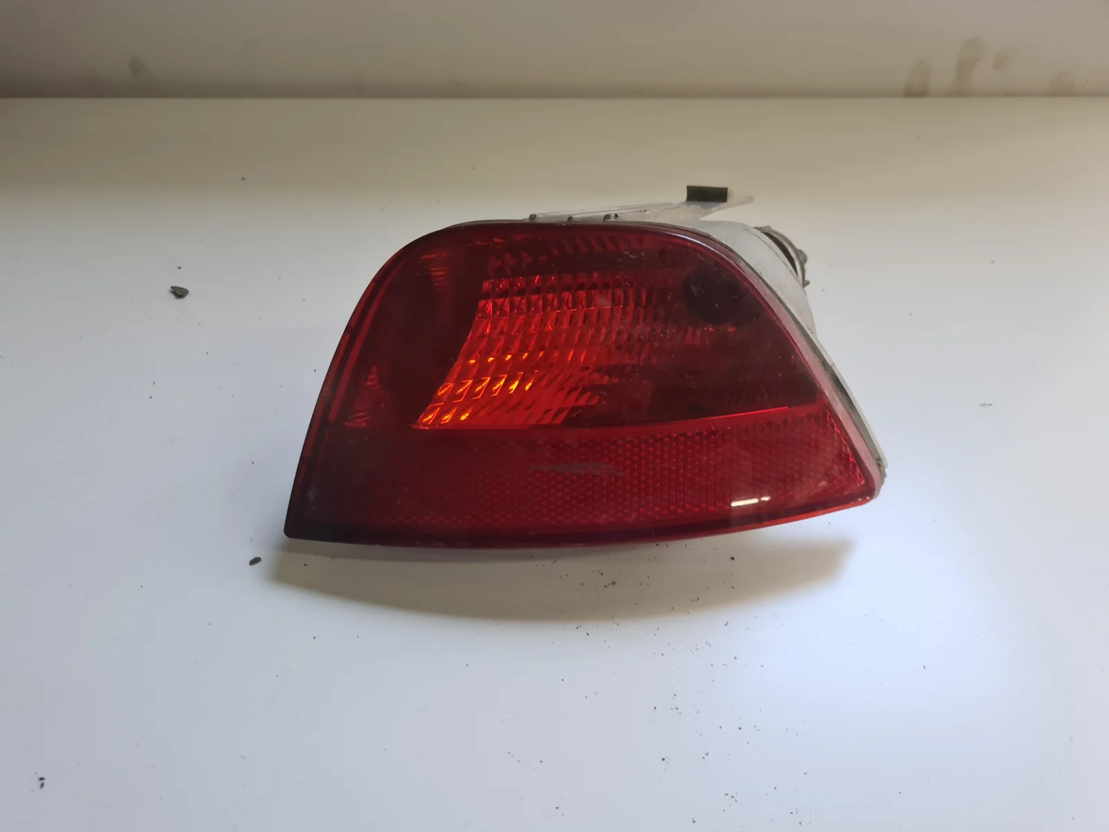 Foto de PILOTO TRASERO IZQUIERDO PARAGOLPES FORD FOCUS BERLINA (CAP) referencia 5M5115K273AA