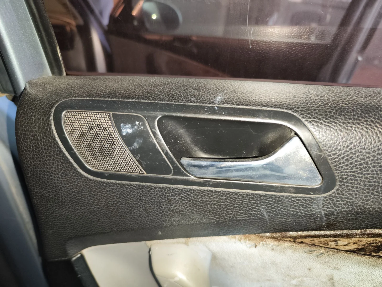 Foto de MANETA INTERIOR TRASERA DERECHA VOLKSWAGEN PASSAT BERLINA (3C2) 2.0 TDI (140 CV / 103 KW) referencia 3C4839114P