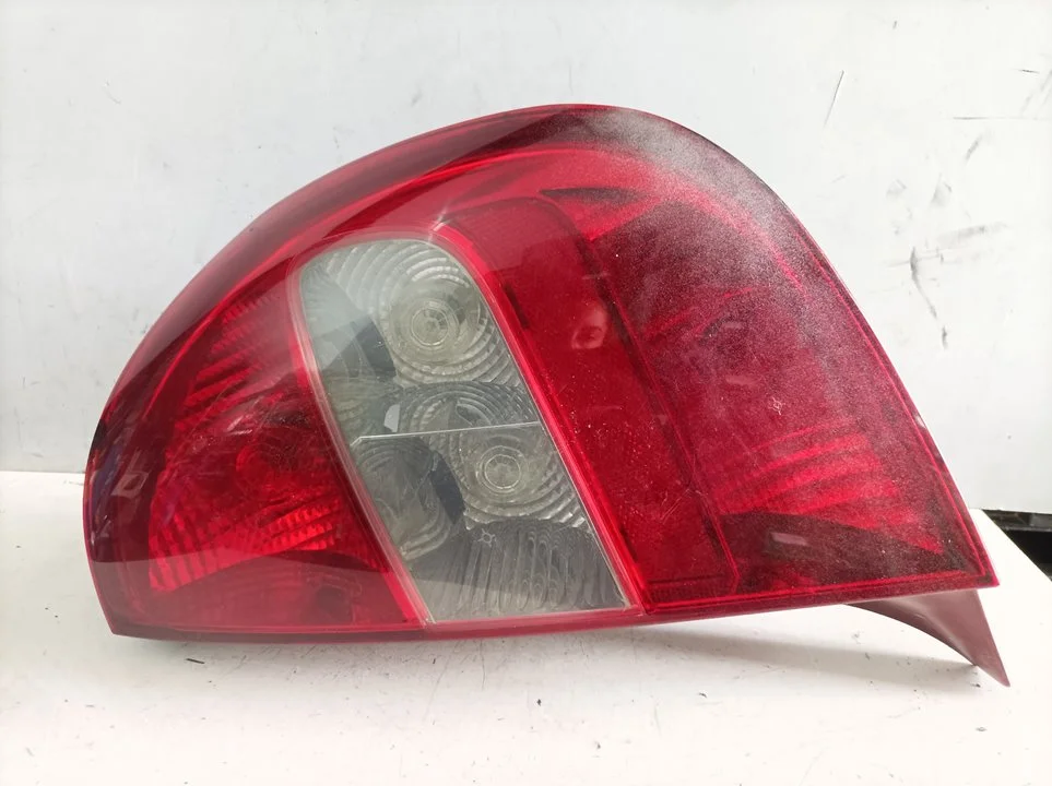 Foto de PILOTO TRASERO DERECHO CITROEN C5 BERLINA 2.2 HDi FAP CAT (4HX / DW12ED4) (133 CV / 98 KW) referencia 9632646680