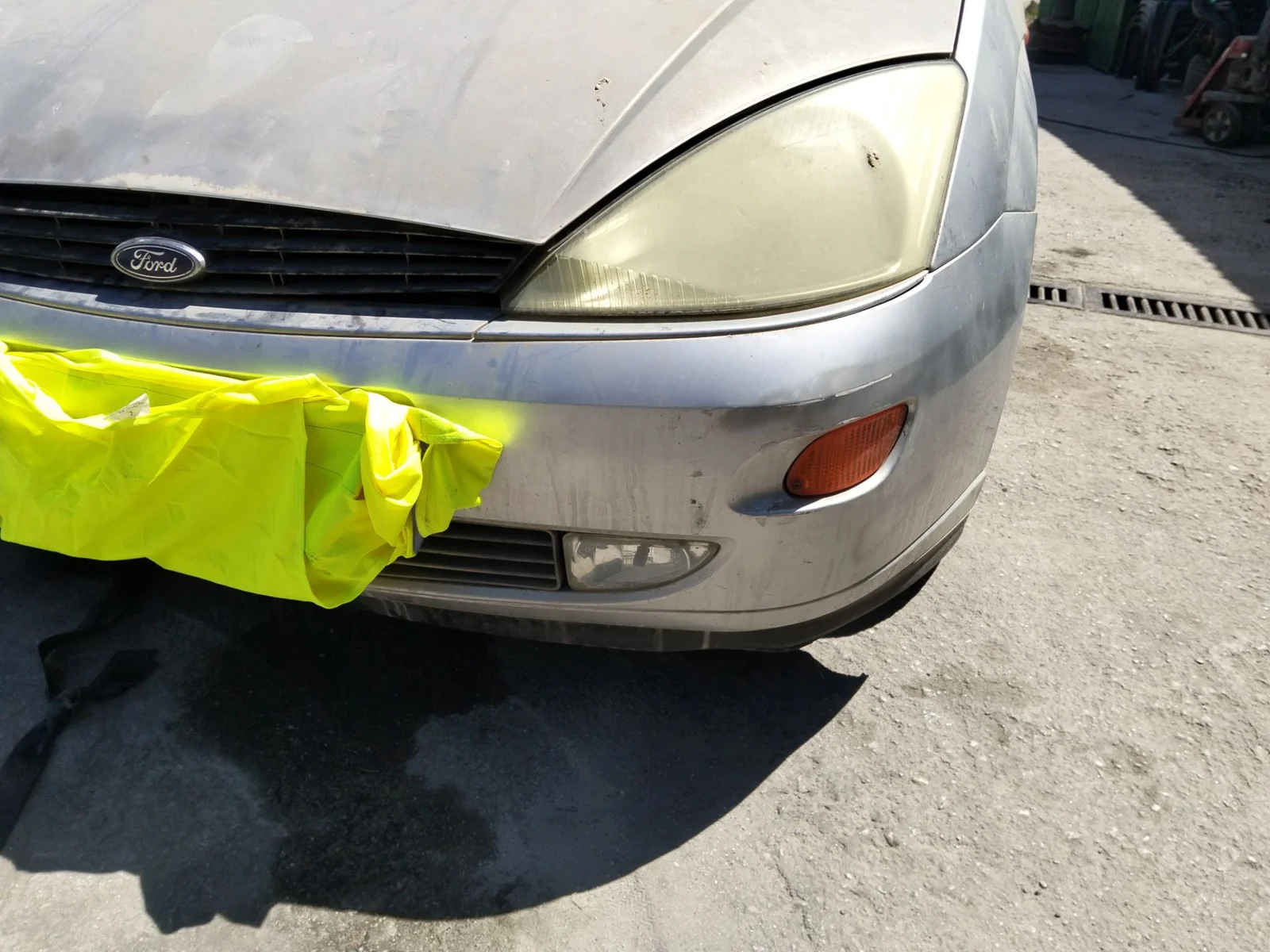 Foto de FARO ANTINIEBLA IZQUIERDO FORD FOCUS BERLINA (CAK) 1.6 16V CAT (101 CV / 74 KW)